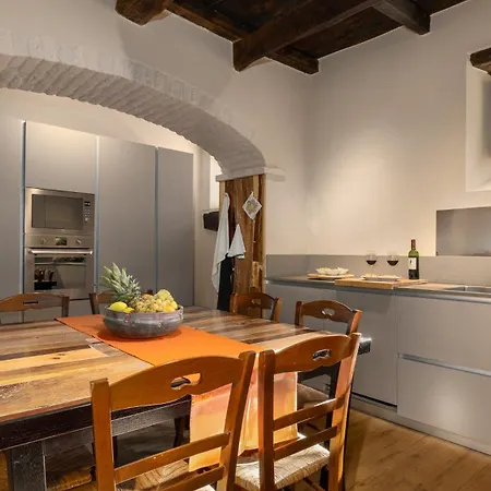 Villa La Rassinata 8, Emma